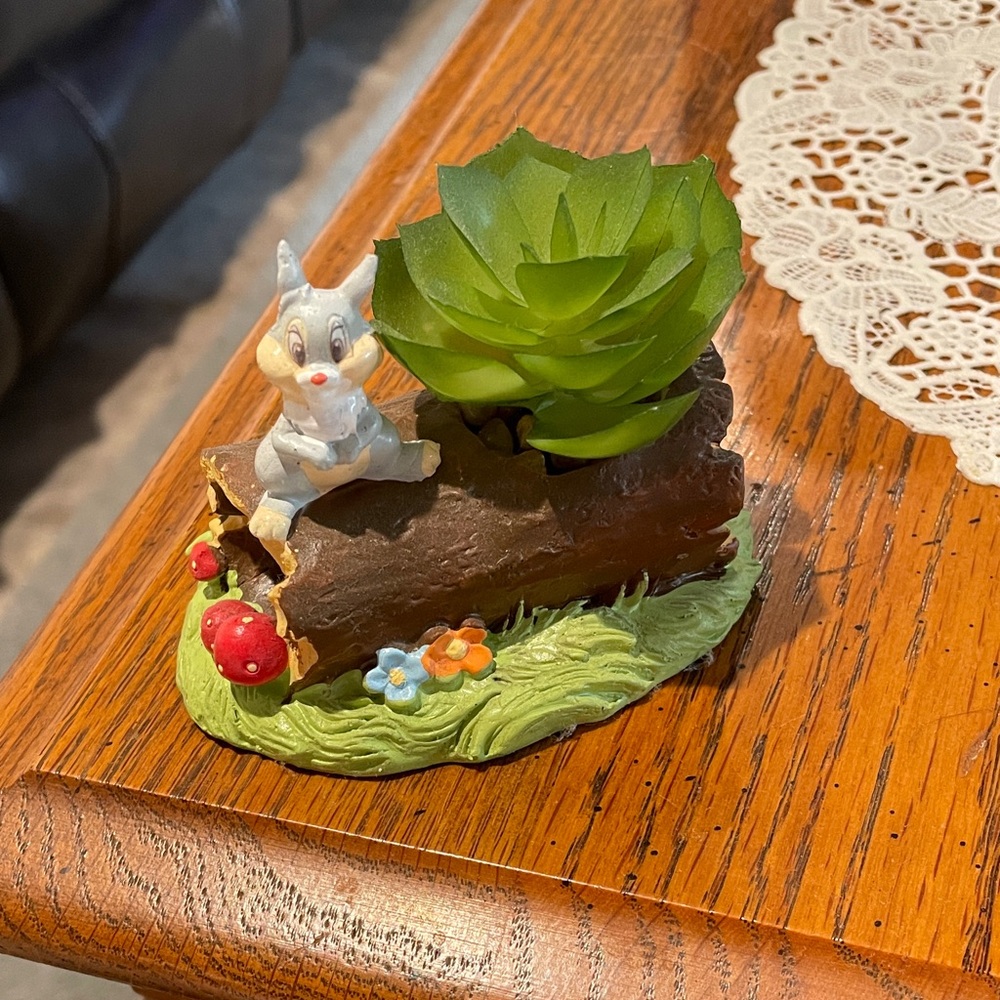 Disney Thumper Plantar Decor